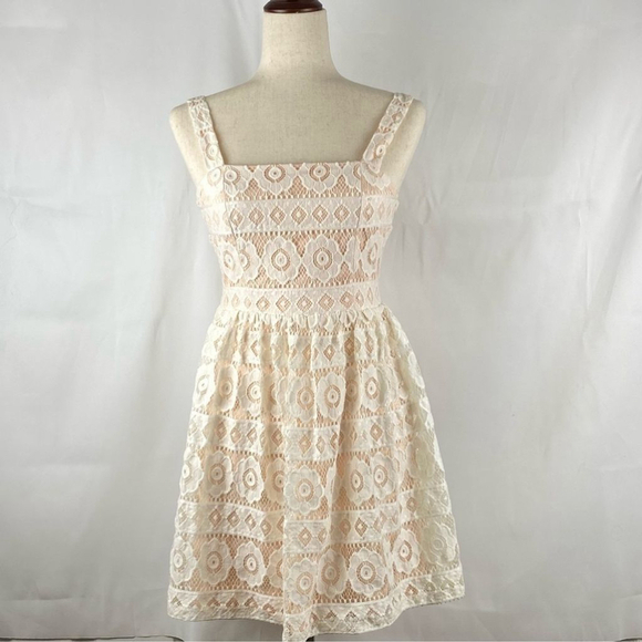 LULU'S Off White Lace Dress Size Small - Picture 4 of 8